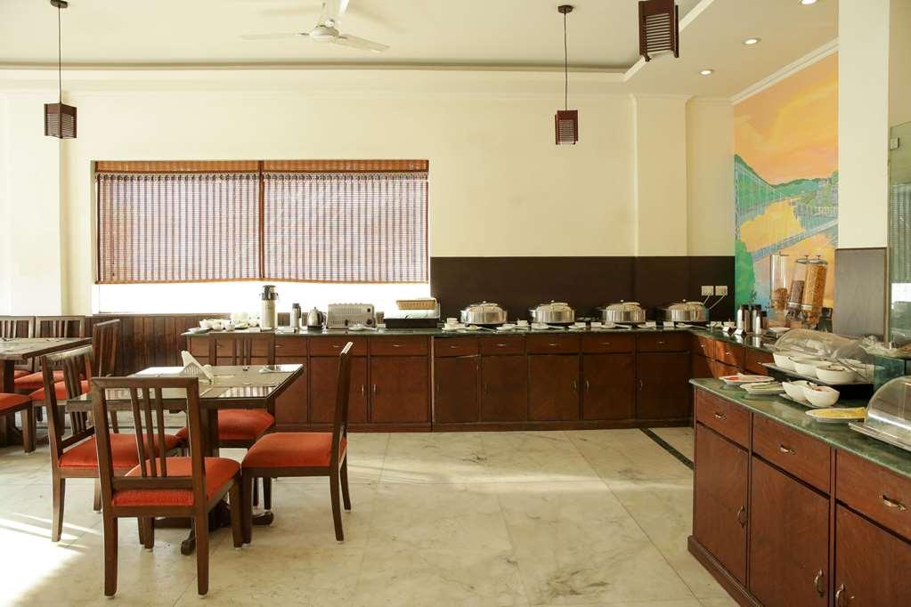Comfort Hotel Dewa Retreat Rishikesh Restaurant photo
